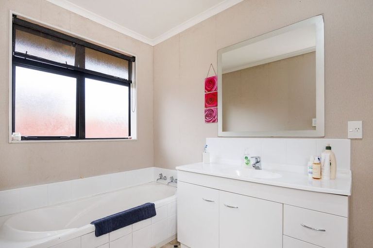 Photo of property in 46 Geneva Terrace, Kelvin Grove, Palmerston North, 4414