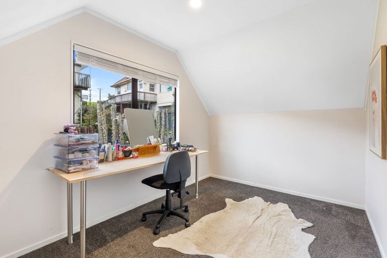 Photo of property in 1/1018 East Coast Road, Fairview Heights, Auckland, 0630