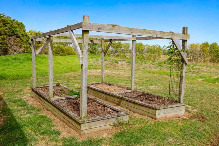 Photo of property in 306d Oneriri Road, Kaiwaka, 0573