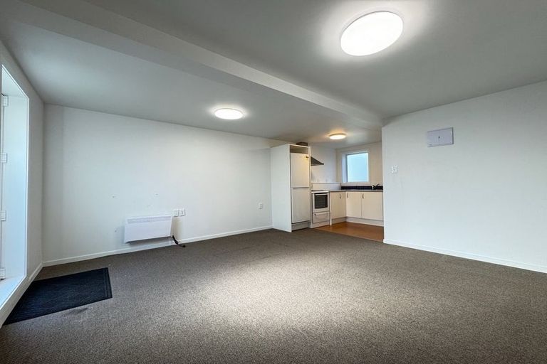 Photo of property in 21 Quigley Street, Newlands, Wellington, 6037