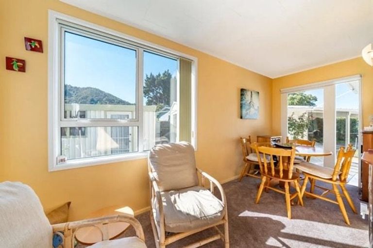 Photo of property in 7 Moehau Grove, Trentham, Upper Hutt, 5018