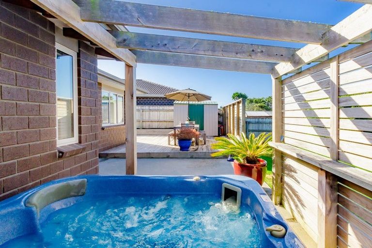 Photo of property in 37 San Priamo Place, Paraparaumu Beach, Paraparaumu, 5032