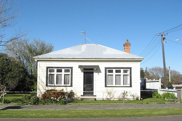 Photo of property in 5 Bond Street, Marton, 4710