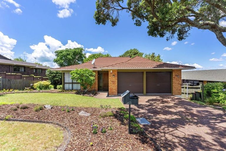 Photo of property in 15 Mark Edward Drive, Half Moon Bay, Auckland, 2012