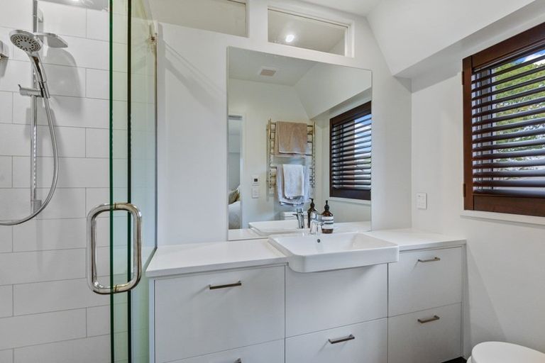 Photo of property in 87 Holly Road, St Albans, Christchurch, 8014