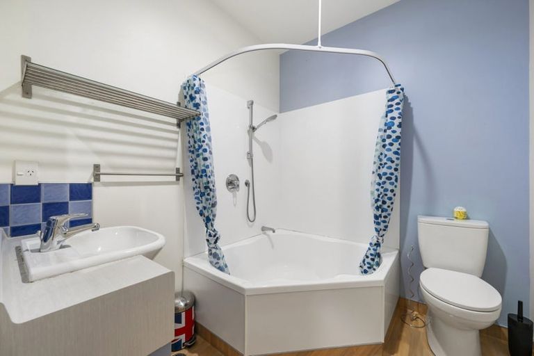 Photo of property in Stadium Garden Flats, 205/107 Thorndon Quay, Pipitea, Wellington, 6011