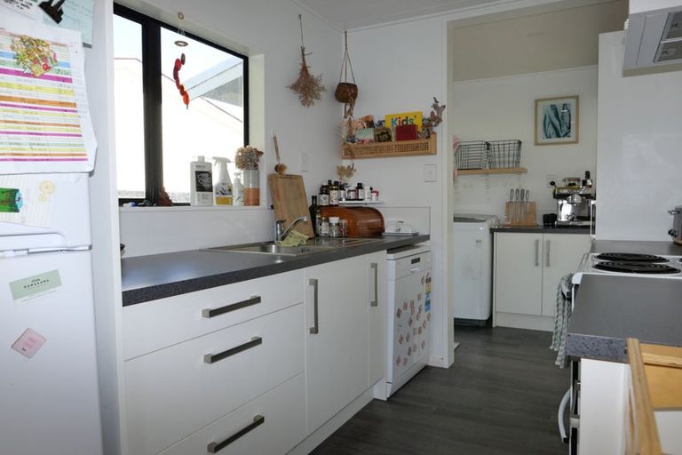 Photo of property in 6 Rodney Grove, Paraparaumu, 5032