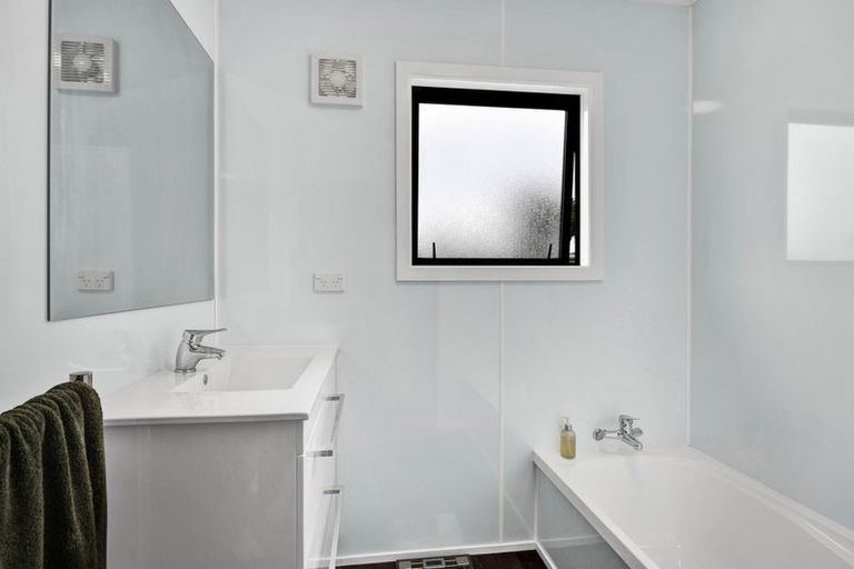 Photo of property in 33 Oberon Street, Stratford, 4332