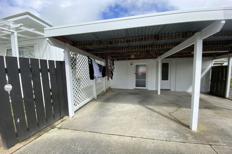 Photo of property in 176 Henderson Valley Road, Henderson, Auckland, 0612