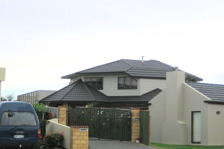 Photo of property in 5 Shearwater Rise, Paraparaumu Beach, Paraparaumu, 5032
