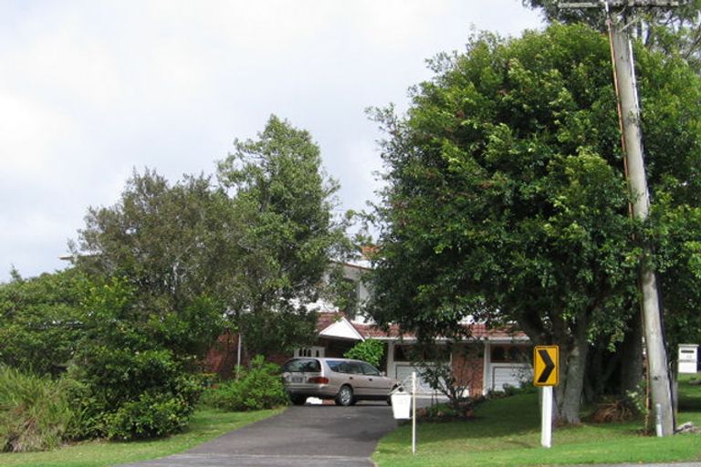 Photo of property in 105 Colwill Road, Massey, Auckland, 0614