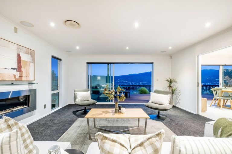 Photo of property in 26 Kilkelly Close, Tawa, Wellington, 5028