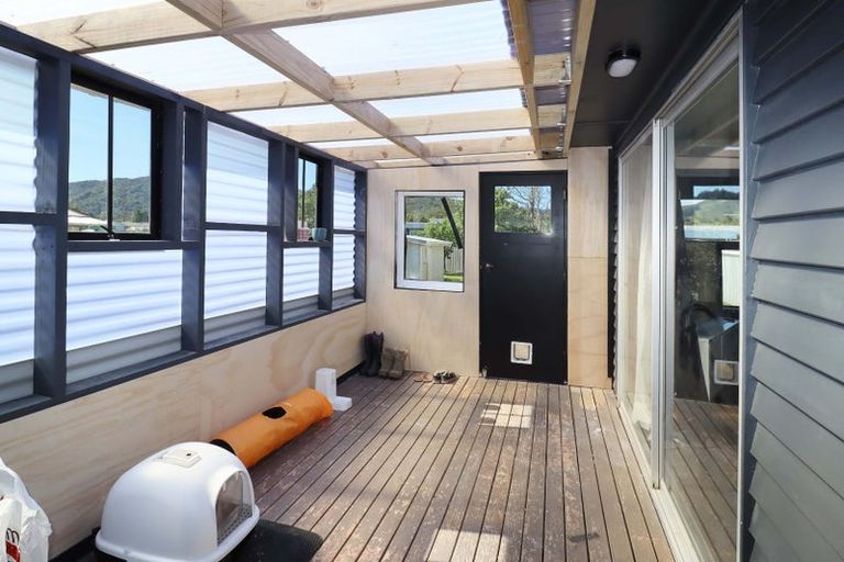 Photo of property in 15 Hinau Grove, Wainuiomata, Lower Hutt, 5014