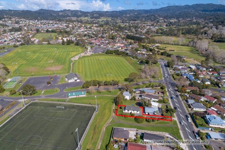 Photo of property in 106 Seymour Road, Sunnyvale, Auckland, 0612