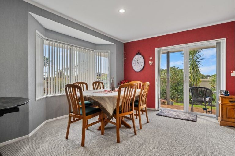 Photo of property in 33 Heta Road, Highlands Park, New Plymouth, 4312