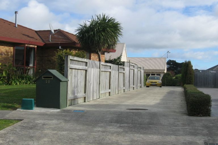 Photo of property in 18 Kilkenny Place, Fitzherbert, Palmerston North, 4410
