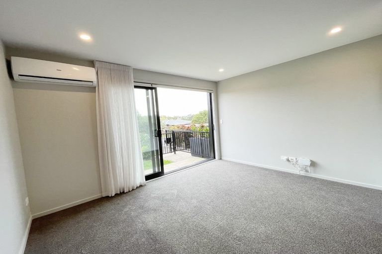 Photo of property in 49b Hatherlow Street, Glenfield, Auckland, 0629