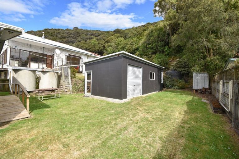 Photo of property in 25 Riverside Road, Taieri Mouth, 9091