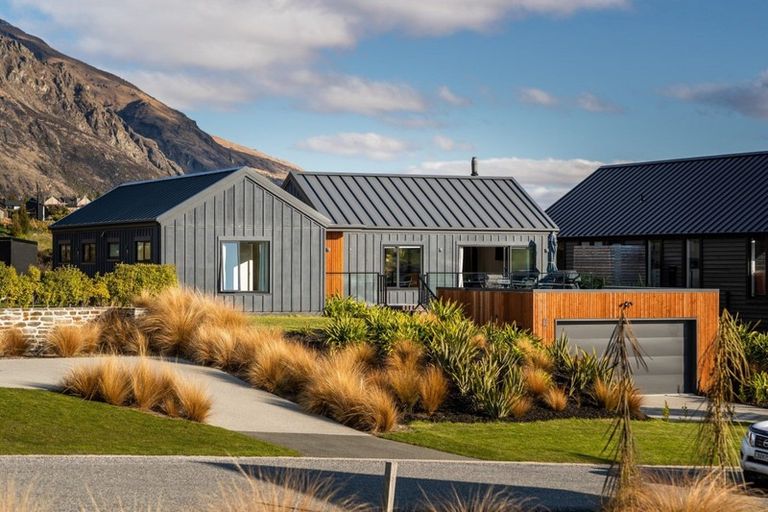 Photo of property in 10 Falconer Rise, Jacks Point, Queenstown, 9371