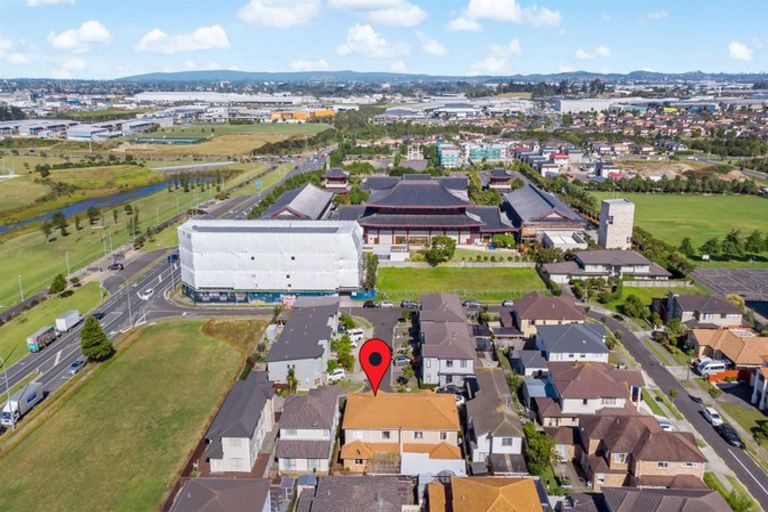 Photo of property in 13 Bushpark Place, Flat Bush, Auckland, 2016