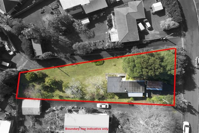 Photo of property in 18 Pohutukawa Avenue, Red Beach, 0932