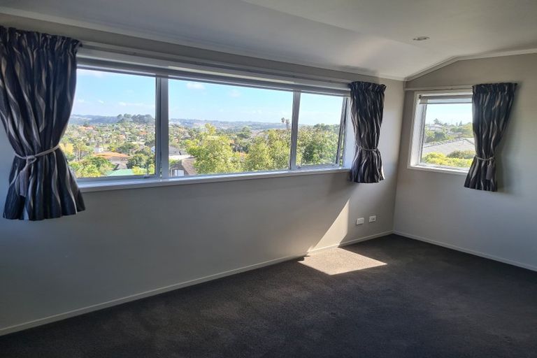 Photo of property in 42a Sunset Road, Unsworth Heights, Auckland, 0632
