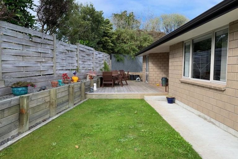 Photo of property in 27b Pehi Kupa Street, Waikanae, 5036