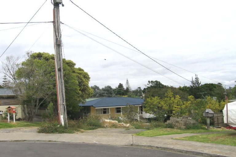 Photo of property in 2/17 Raeben Avenue, Hillcrest, Auckland, 0627