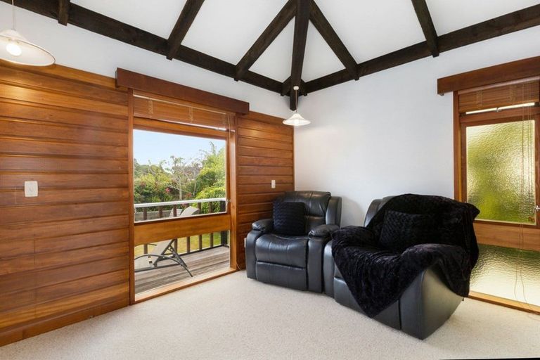 Photo of property in 9 Balliol Drive, Tawa, Wellington, 5028