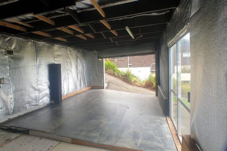 Photo of property in 60 Rewarewa Road, Te Atatu Peninsula, Auckland, 0610