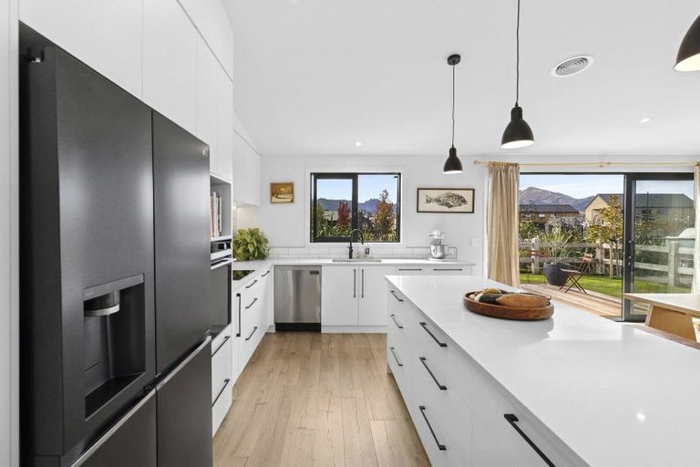 Photo of property in 3 Mount Prospect Lane, Wanaka, 9305