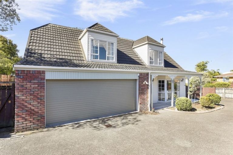 Photo of property in 2/16 Fernbird Place, Massey, Auckland, 0614