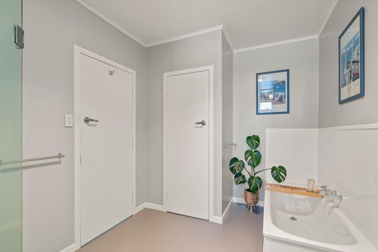 Photo of property in 2268 Ohai Clifden Highway, Orawia, Otautau, 9682