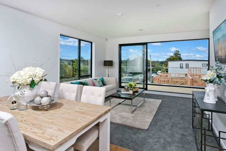 Photo of property in 3/19 Kingdale Road, Henderson, Auckland, 0610