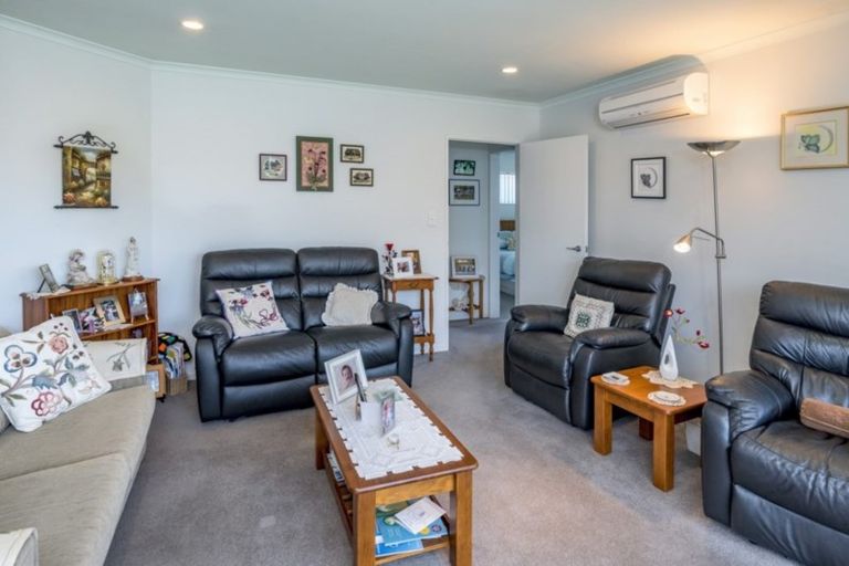 Photo of property in Rangeview Villas, 2/9 Fuller Close, Levin, 5510