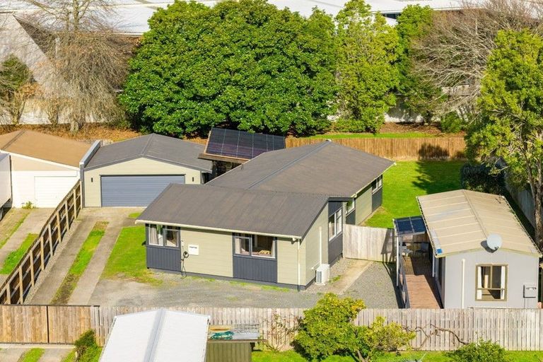 Photo of property in 43 Oakfield Crescent, Pukete, Hamilton, 3200