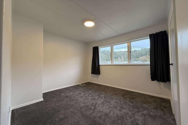 Photo of property in 11 Wainhouse Street, Stokes Valley, Lower Hutt, 5019