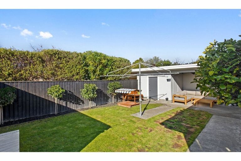 Photo of property in 205 Centaurus Road, Saint Martins, Christchurch, 8022