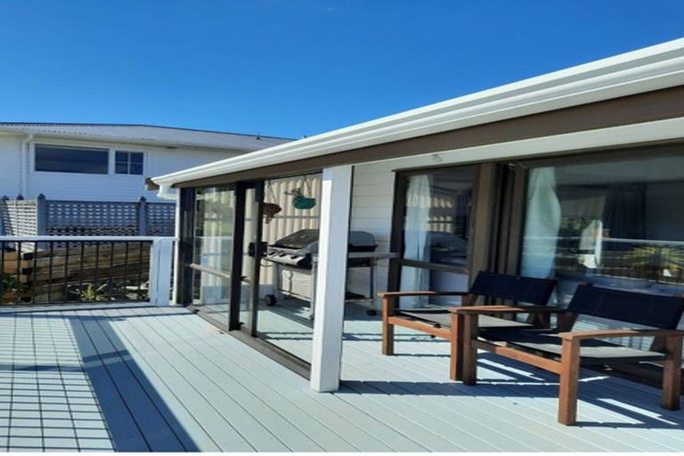 Photo of property in 98 Conclusion Street, Ascot Park, Porirua, 5024