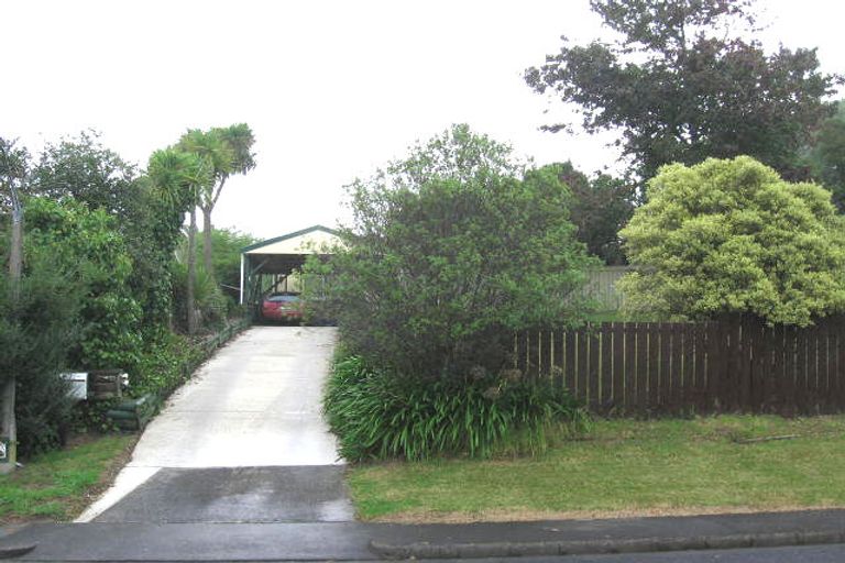 Photo of property in 9 Lucinda Place, Glen Eden, Auckland, 0602
