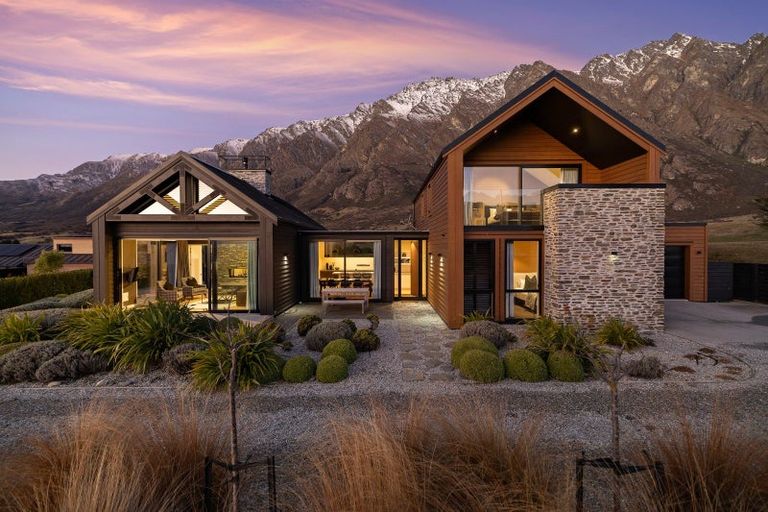 Photo of property in 4 Stockyard Lane, Jacks Point, Queenstown, 9371