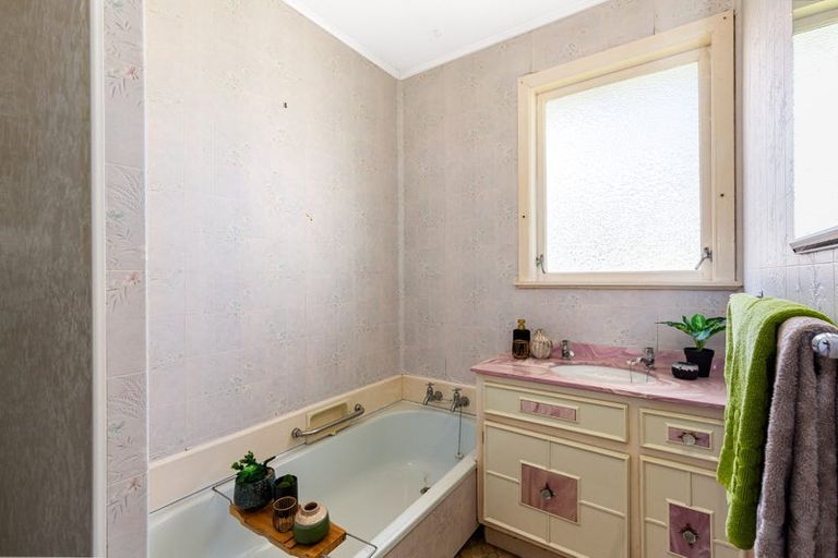 Photo of property in 10 Mimihau Grove, Wainuiomata, Lower Hutt, 5014