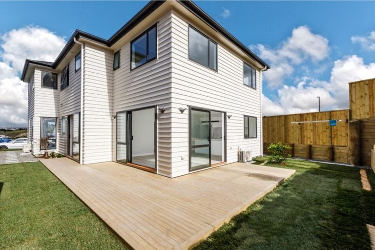 Photo of property in 104 Godfrey Drive, Orewa, 0931