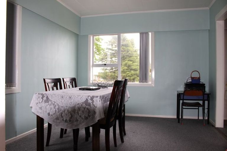 Photo of property in 2 Guildford Street, Levin, 5510