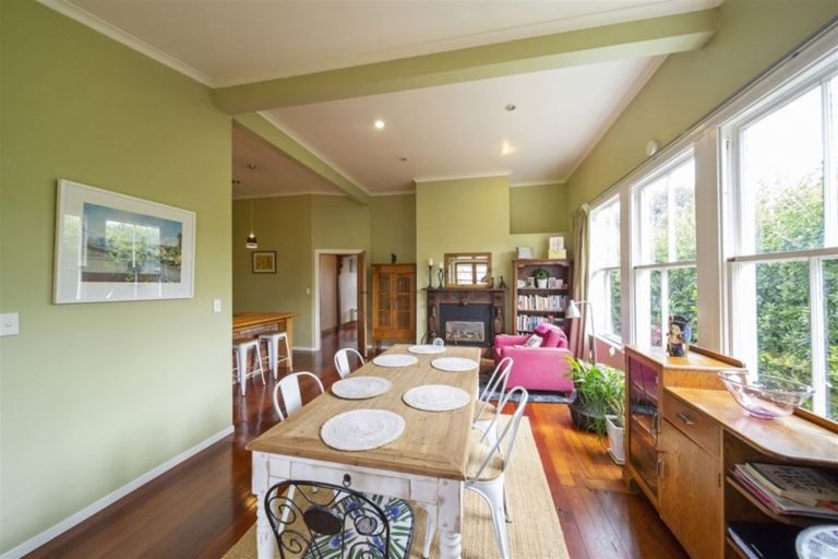 Photo of property in 10 Regent Street, Hawera, 4610