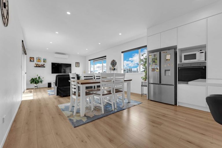 Photo of property in 66 Vinistra Road, Kumeu, 0810