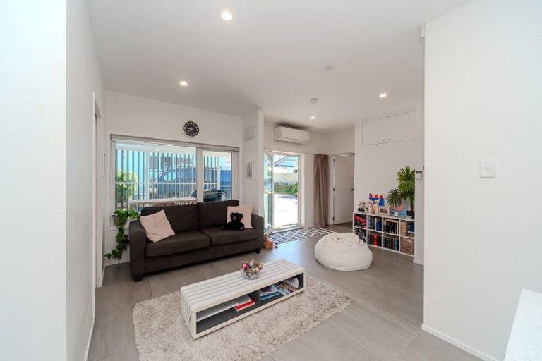 Photo of property in 89 Derwent Street, Island Bay, Wellington, 6023