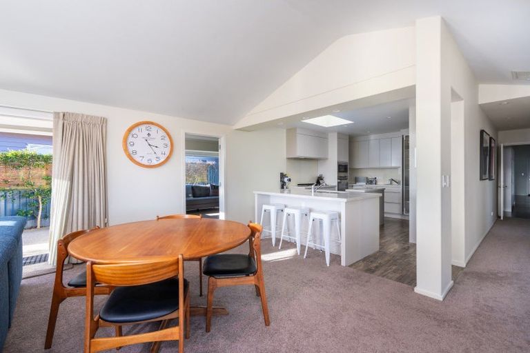 Photo of property in 5 Pukenamu Road, Rainbow Point, Taupo, 3330