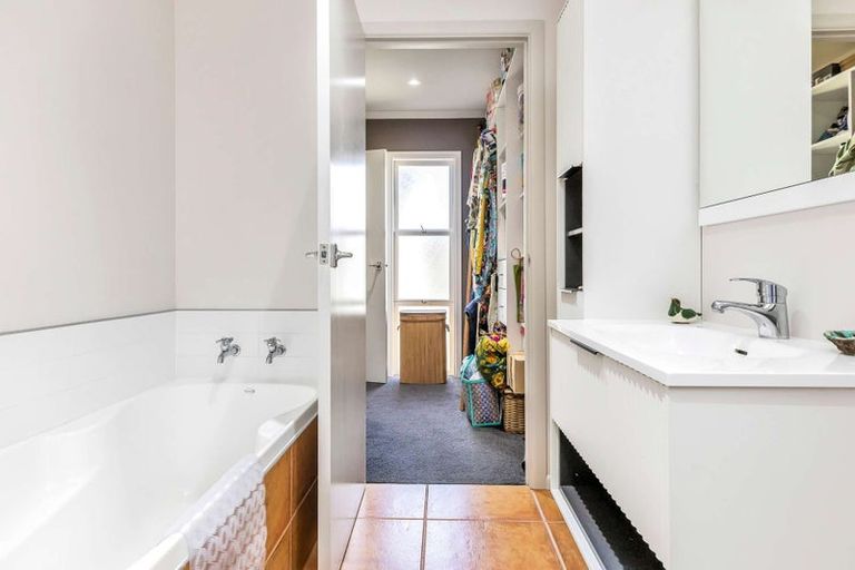 Photo of property in 2 Alberta Street, Acacia Bay, Taupo, 3330