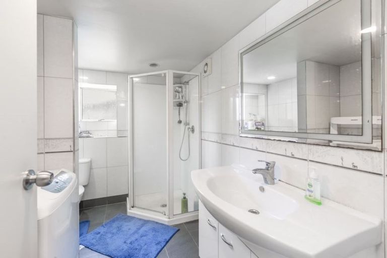 Photo of property in 50 Hogans Road, Glenfield, Auckland, 0629